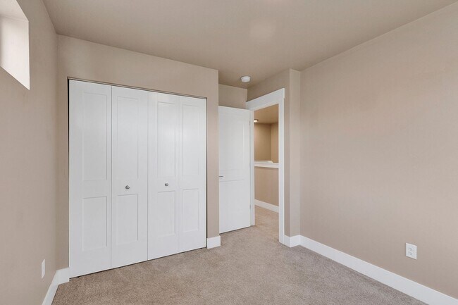Building Photo - 3 Bed 2.5 Bath Townhome With Garage | $2,6...
