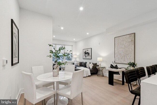 Building Photo - 30 W Allens Ln