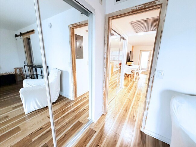 Building Photo - 2130 Cambridge F