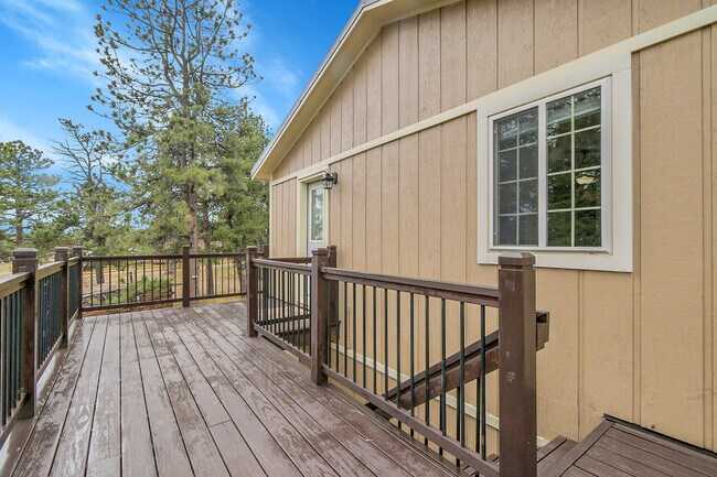 Building Photo - 50 Spruce Dr