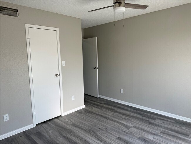 Building Photo - 7575 Cambridge St