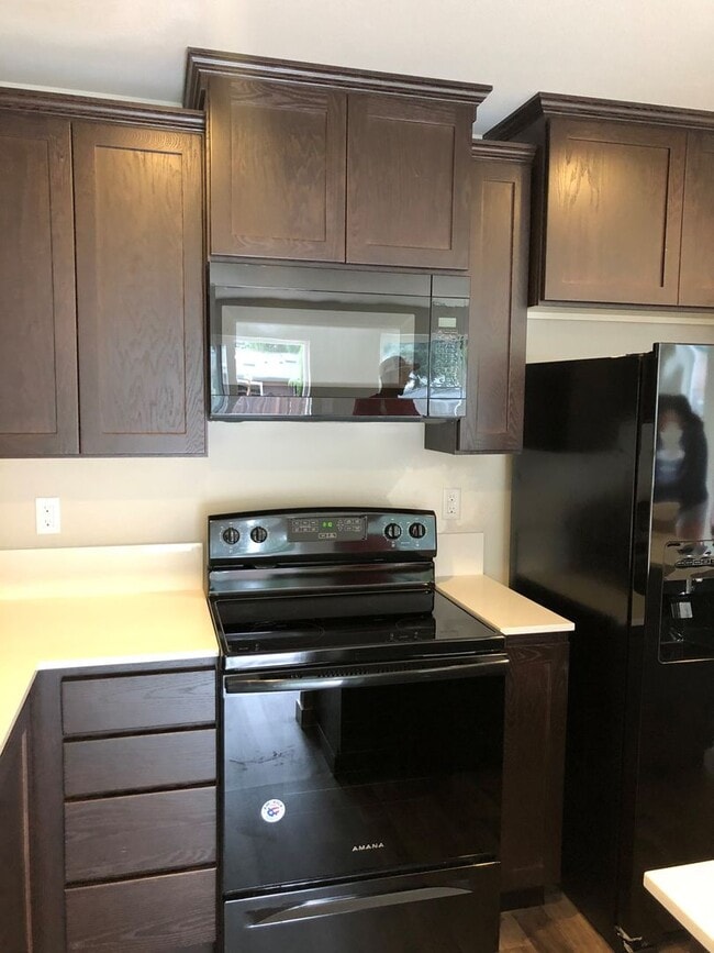 Building Photo - 3 bedroom/2.5 bathroom Townhome on Cul-de-Sac