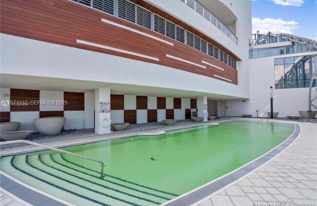 Building Photo - 851 NE 1st Ave