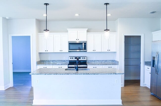 Building Photo - Savannah Station 3 Bedroom 2 Bath