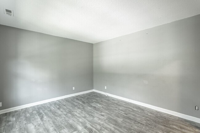 Building Photo - 508 Ely Rd