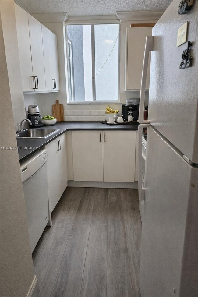 Building Photo - 126 SW 17th Rd