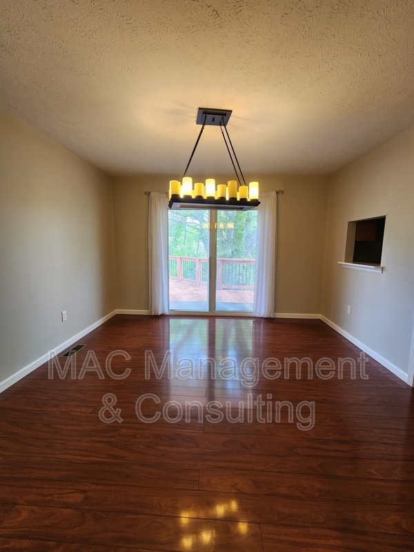 Building Photo - 1606 Brookdale Ave