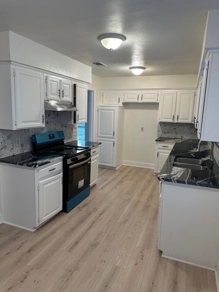 Building Photo - 718 Maple Glen Dr