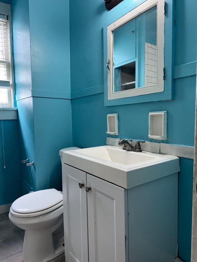 Building Photo - Charming Updated 2-Bed Ranch in the Heart ...