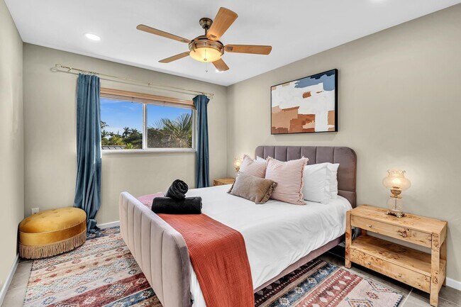 Building Photo - 3450 NE 19th Ave