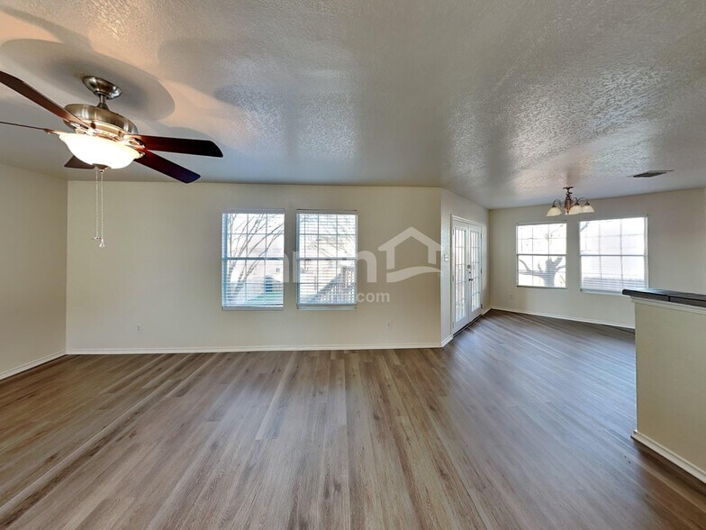 Building Photo - 729 Northern Lights Dr