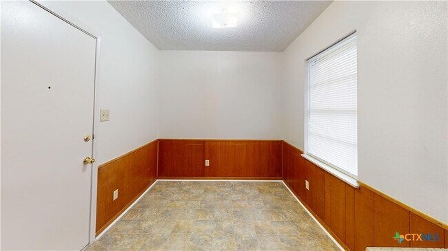 Building Photo - 911 S 27th St