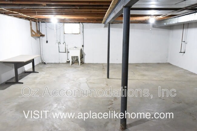 Building Photo - 12119 W 99th Terrace