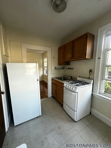 Building Photo - 44 Central St