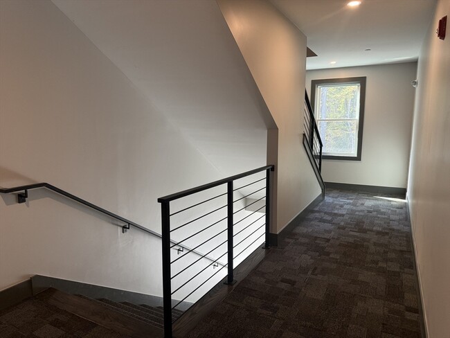 Building Photo - 251 Sladen St