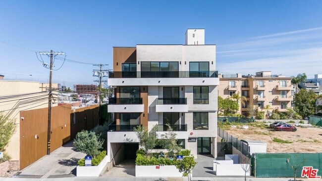 Building Photo - 1414 S Beverly Dr