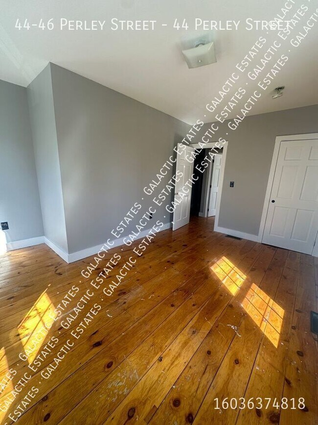 Building Photo - Spacious Renovated 3 Bedroom Duplex!