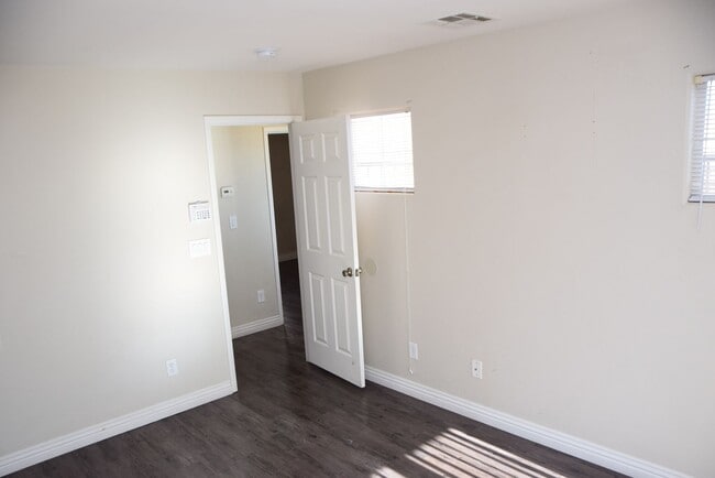 Building Photo - NORTH - 2 STORY HOME - 89081