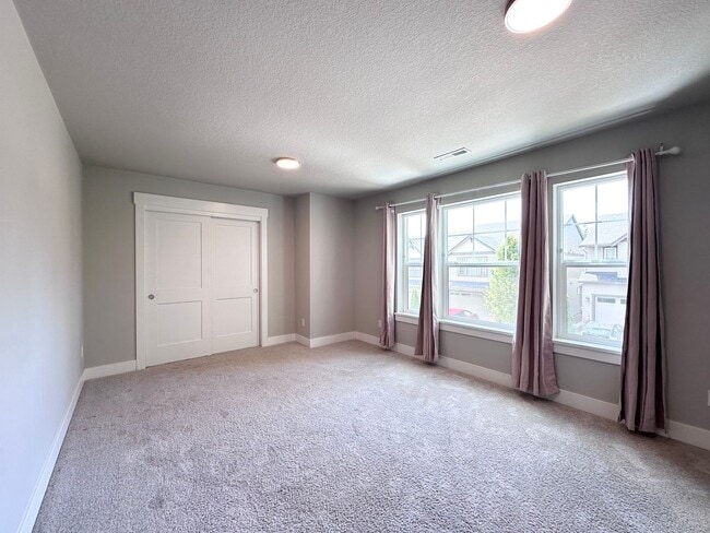 Building Photo - Beautiful Home in Desirable Monterey Estates – Happy Valley