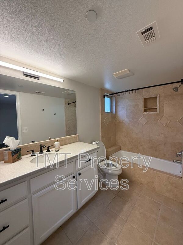 Building Photo - 242 Lucas Ln