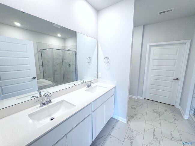 Building Photo - 169 Little Britain St