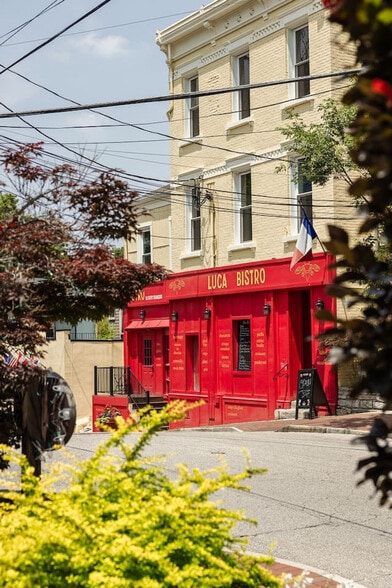 Building Photo - 964 Pavilion St