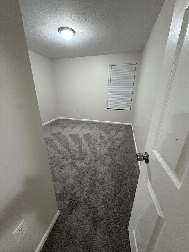 Building Photo - "Spacious 4-Bedroom Home with 2 Full Baths in Prime Tampa Location – 1,560 Sq. Ft. of Comfort!"