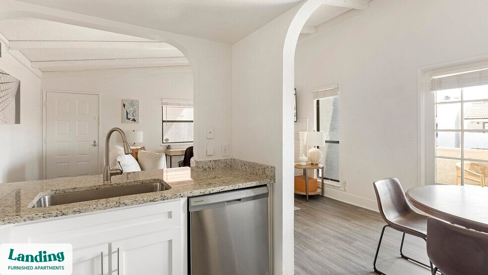 Building Photo - 5272 Tamarus St