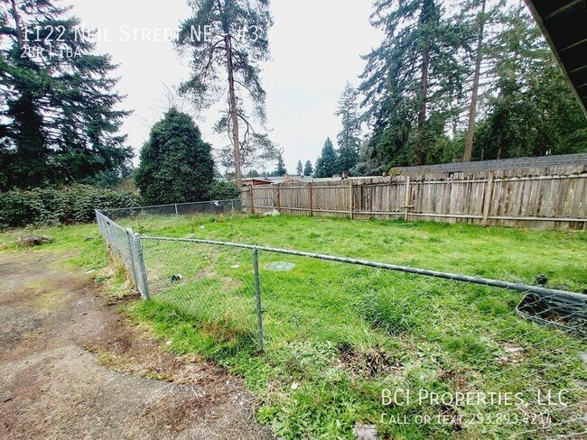 Building Photo - 1122 Neil St NE