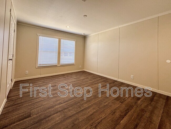 Building Photo - 1402 Cotopaxi St