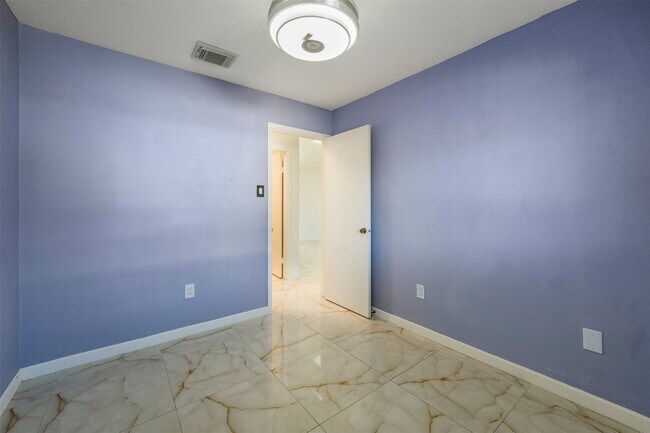 Building Photo - 3203 Golden Willow Dr