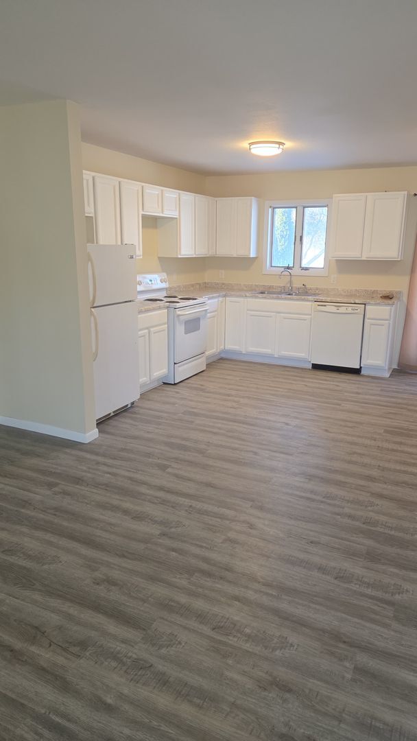 Building Photo - 4 bed 1 bath