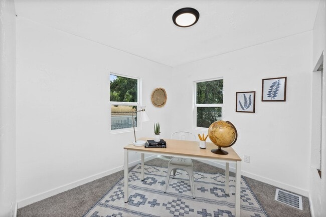 Building Photo - Dishman Area Home with Shop!