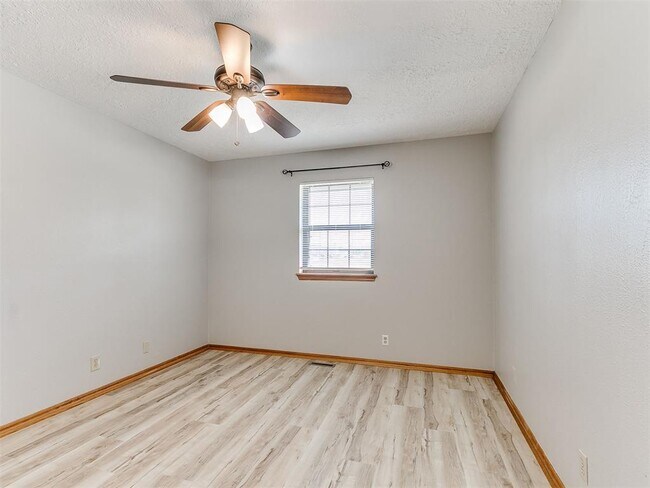 Building Photo - 1200 N Crawford Ave