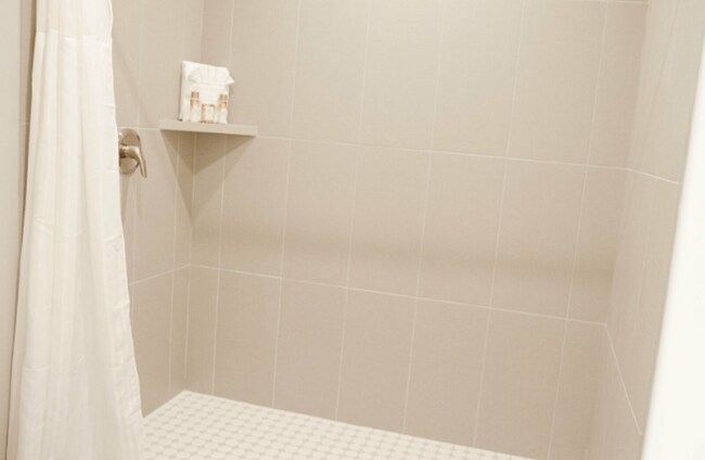 Building Photo - Short term lease options! Spacious Condo in Washington