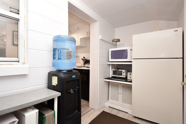 Building Photo - Very nice 2 bedroom 1 bath duplex!