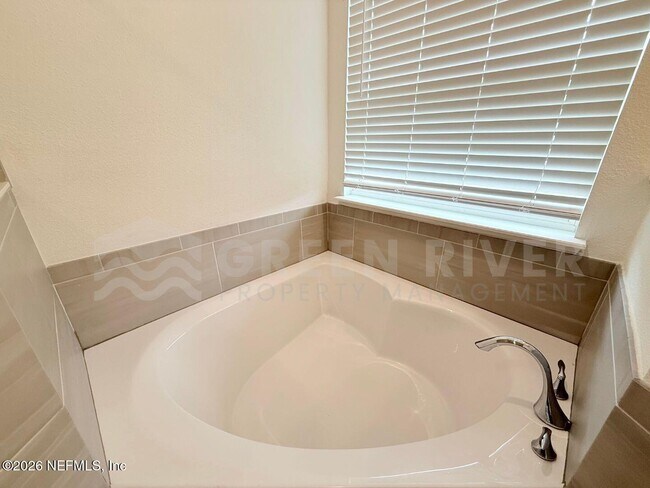 Building Photo - 2717 White Cedar Ln