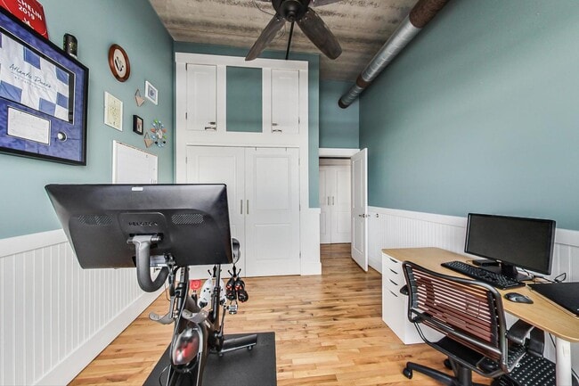 Building Photo - 1735 W Diversey Pkwy