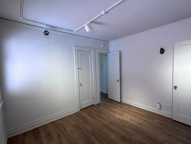 Building Photo - CM530L