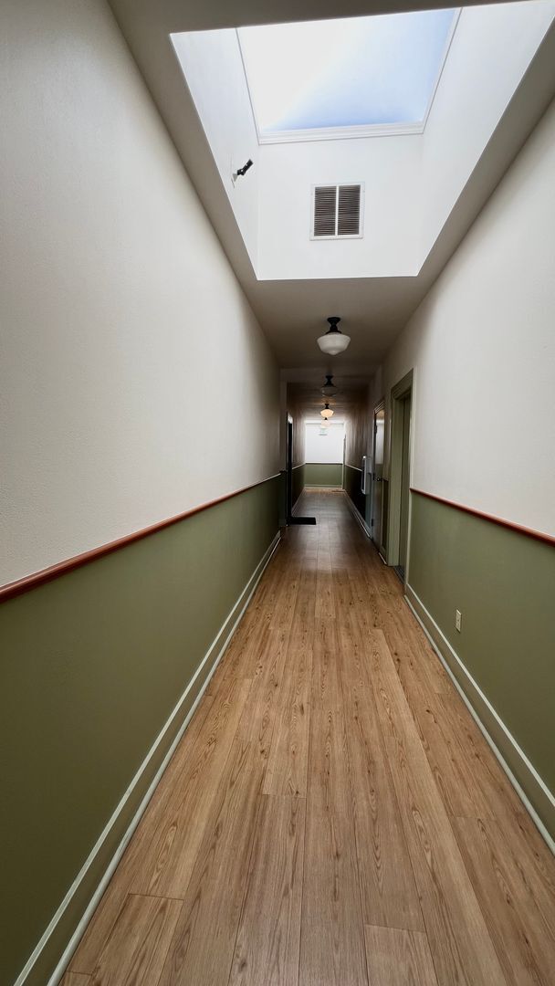 Building Photo - Beautiful Spacious 2 bd/1ba filled with light in Popular Neighborhood – Oakland, Emeryville, and ...
