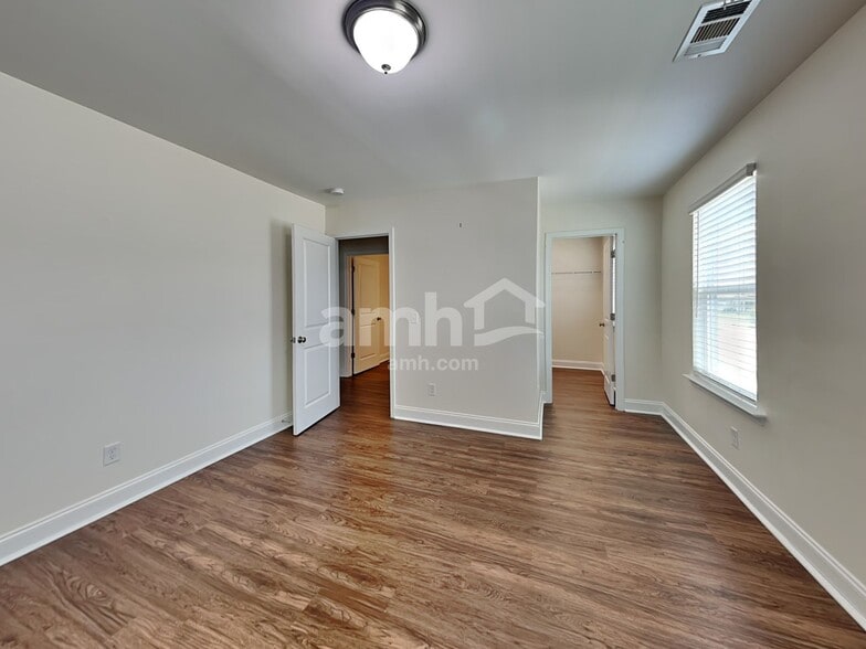 Building Photo - 210 Parkside Blvd