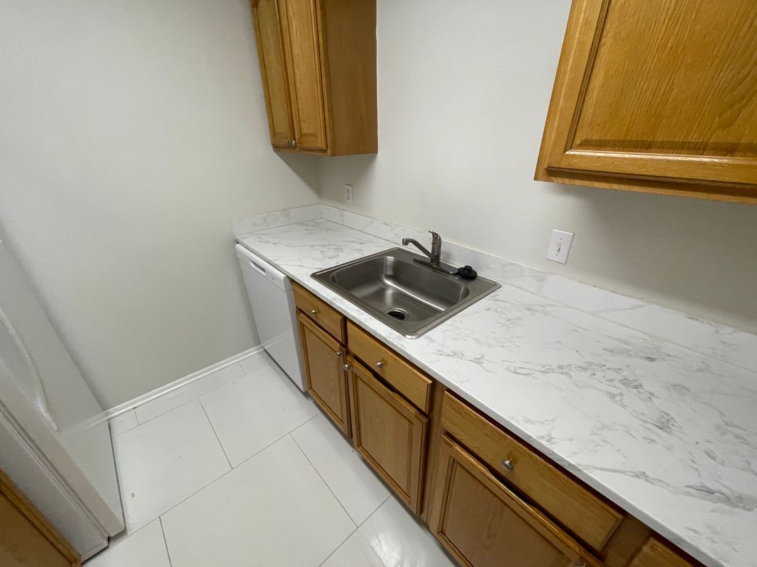 Building Photo - 390 Guzzardo Ln