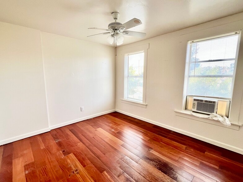 Building Photo - 451 27th St