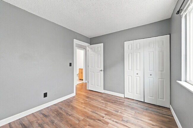 Building Photo - $2,145.95 - 3-bed, 2-bath located in Colorado Springs with a Washer and Dryer.