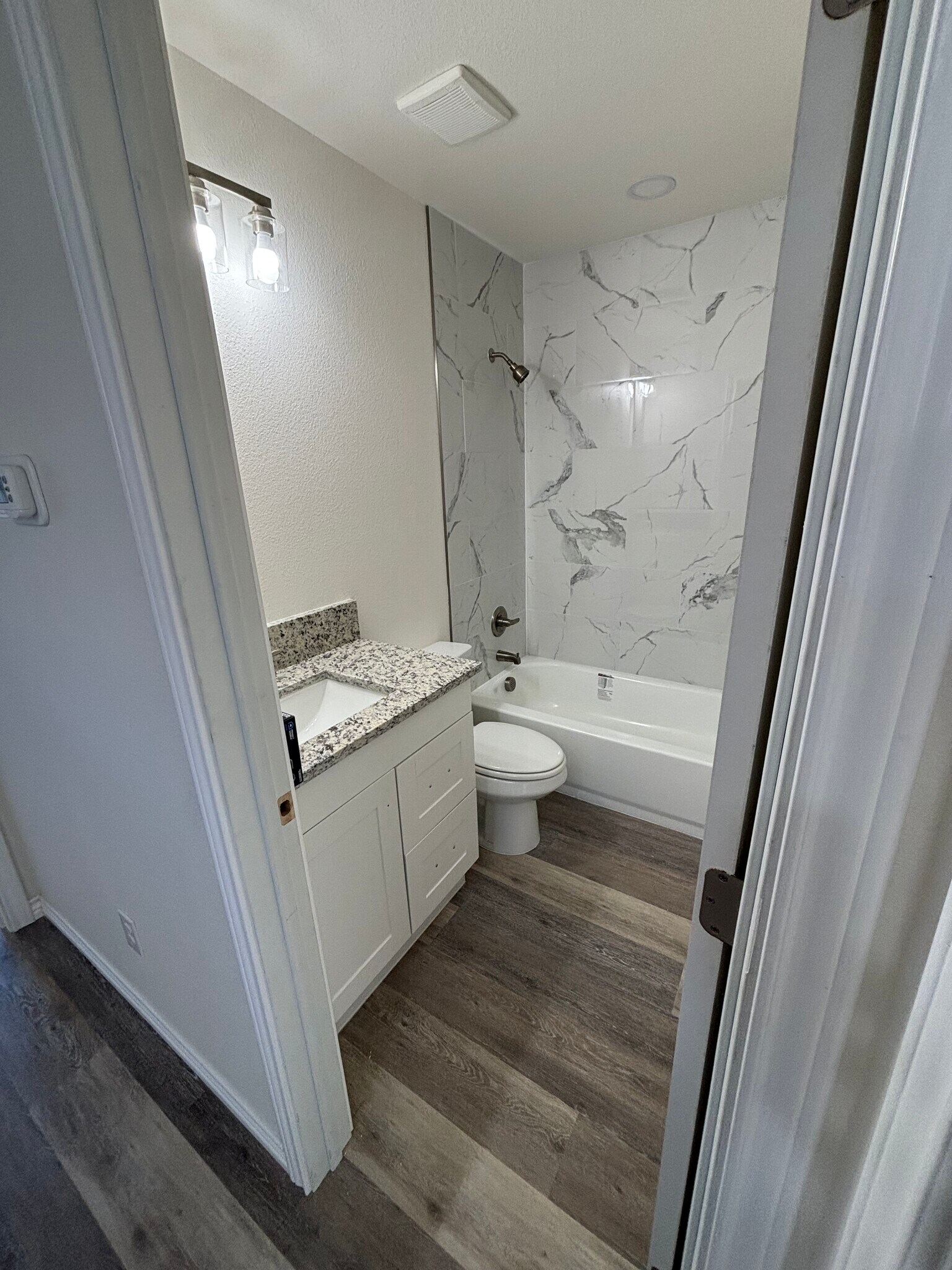 Building Photo - 925 River Rd