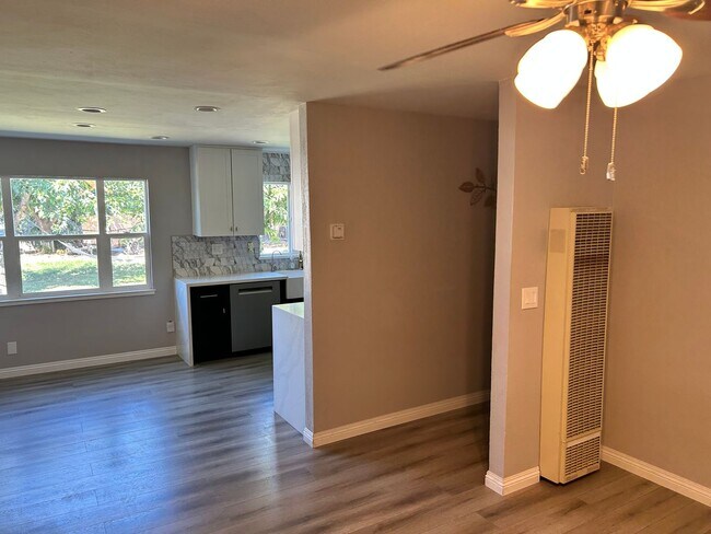 Building Photo - 3 Bedroom/1 Full Remodeled Bath Stockton Ca