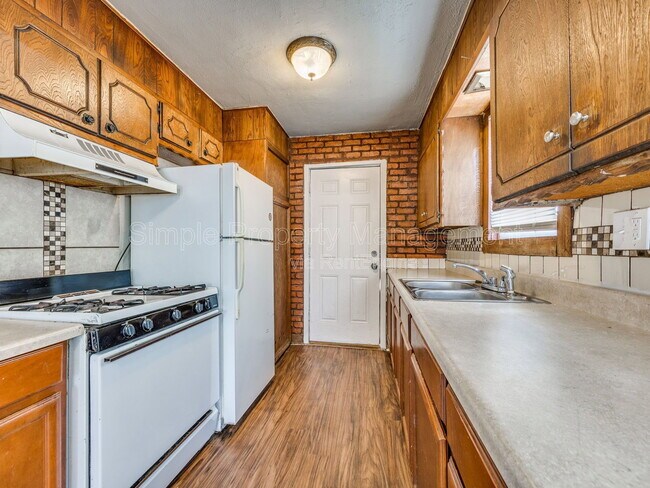 Building Photo - 1524 SW Binkley St
