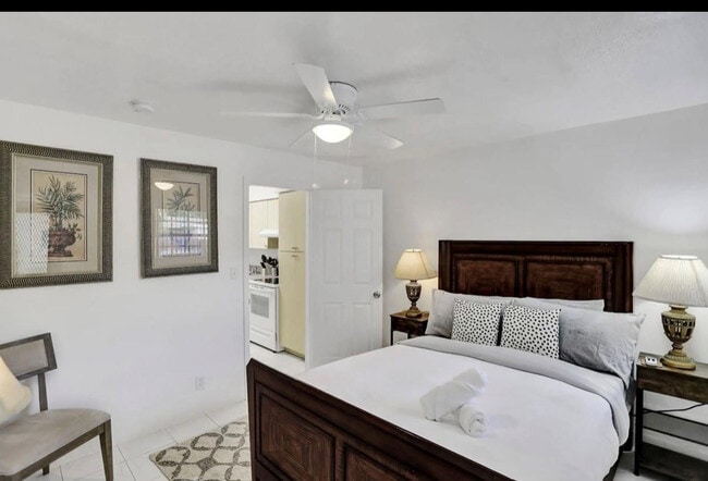 Building Photo - 820 NE 16th Ave