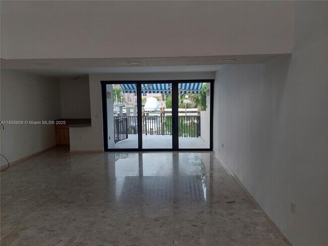 Building Photo - 350 Poinciana Island Dr