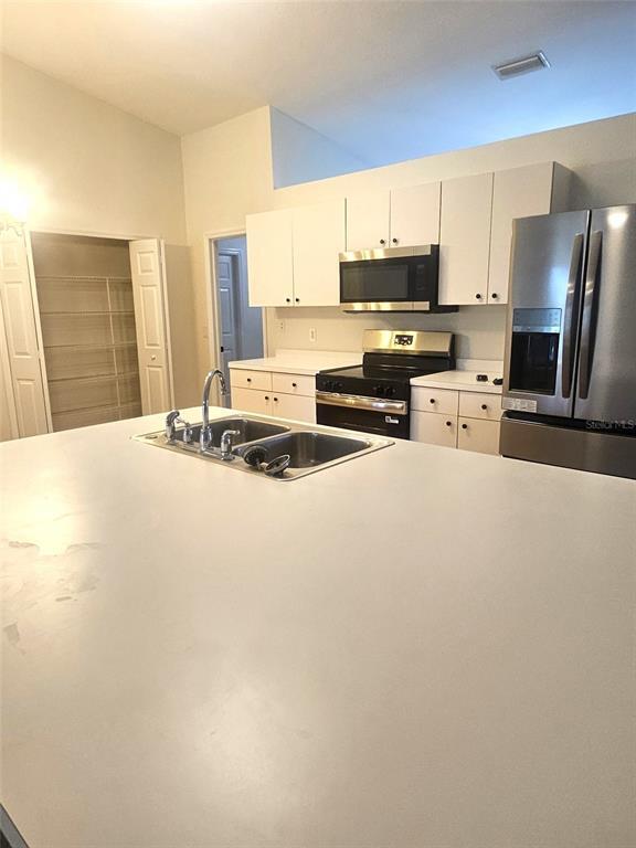 Building Photo - 25173 Mercedes Dr